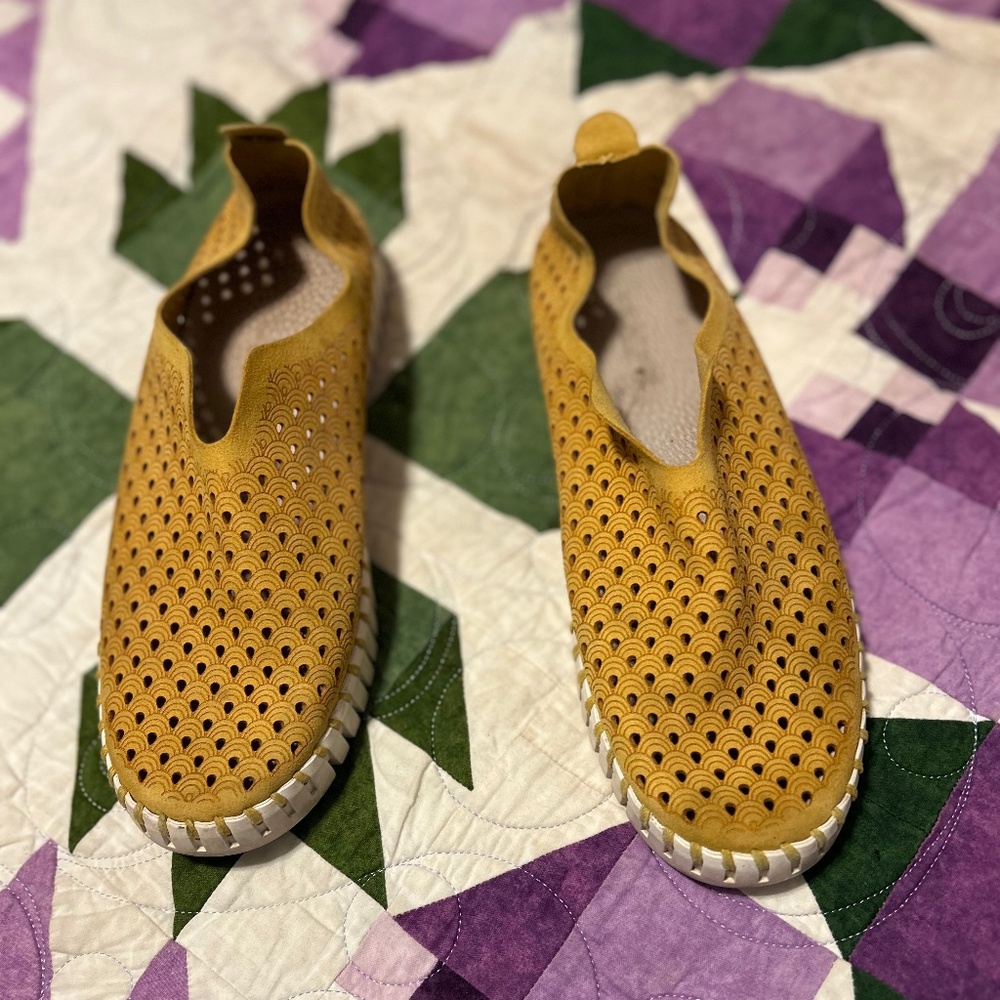 Super cute and comfy slip ones, Size 41 (10)